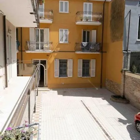La Casa Di Piazza Baracca Con Posto Auto Apartment